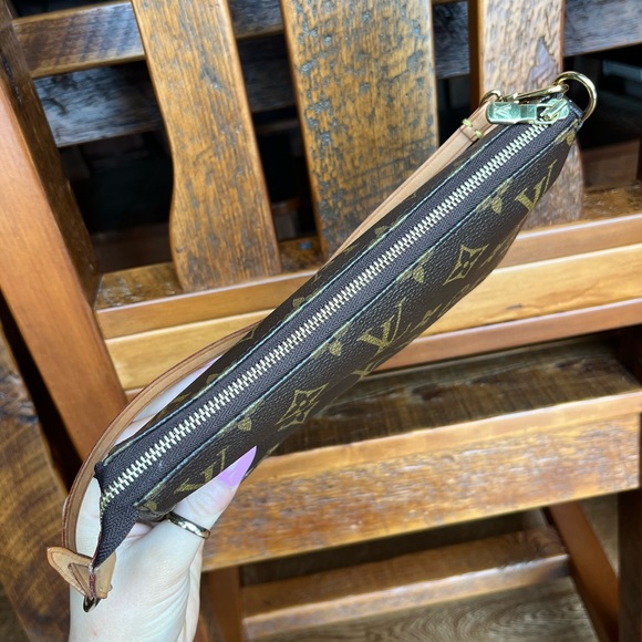 SOLD ‼️ LV Pochette Accessories - Picture 6 of 12